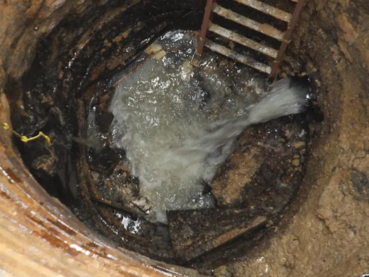 60" and 48" Manhole Repairs – photo 3