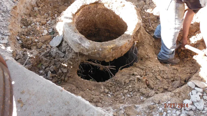 Emergency 72" Manhole Replacement | Danby PVC Lining